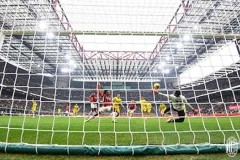 عاد من بعيد.. ميلان يعبر عقبة بارما في الدوري الإيطالي